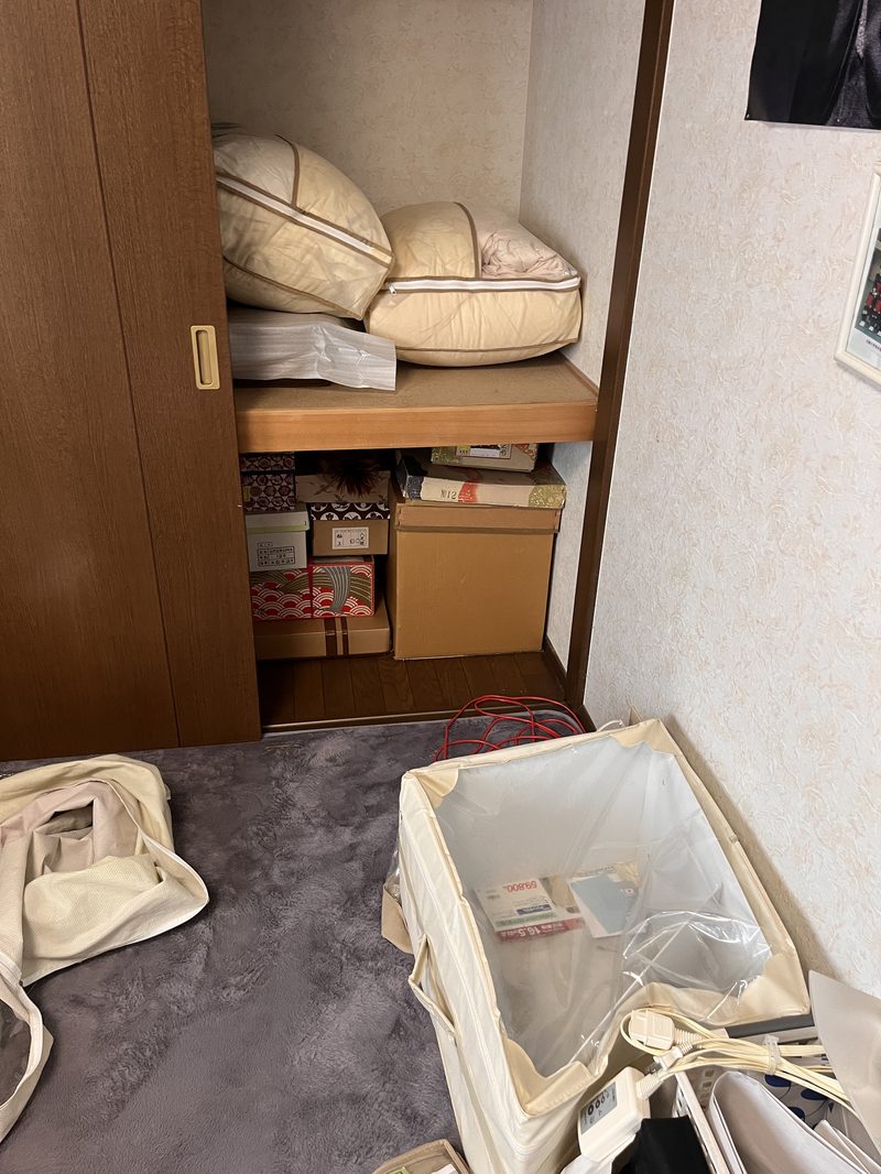 寝室クローゼット整理前